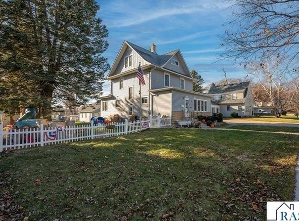216 E 1st Street, Blue Earth, MN 56013