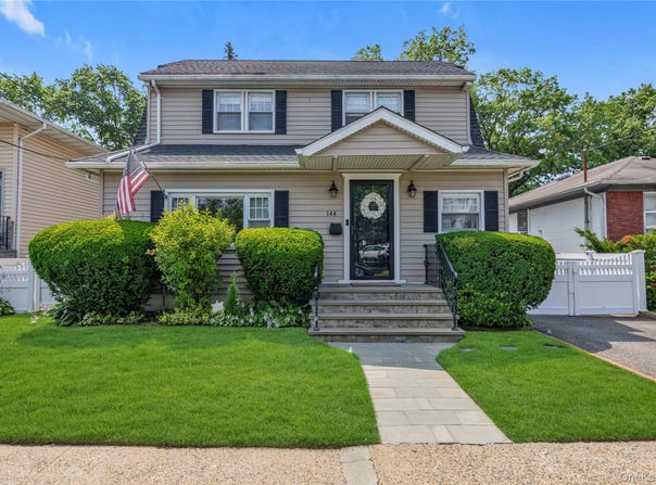 144 Buckingham Place, Lynbrook, NY 11563