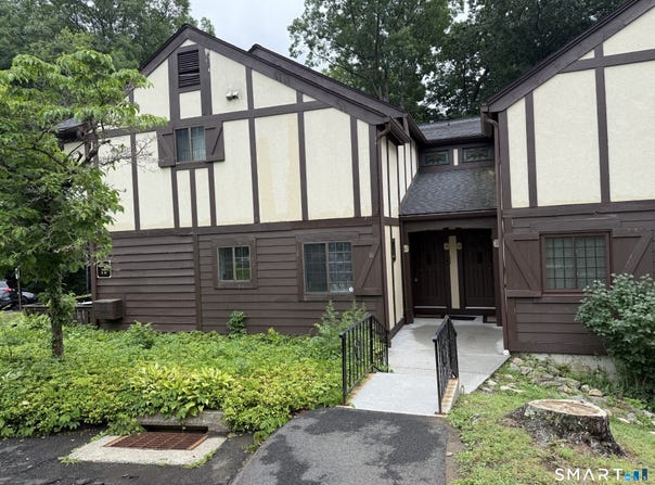 10 Tara Drive, Brookfield, CT 06804