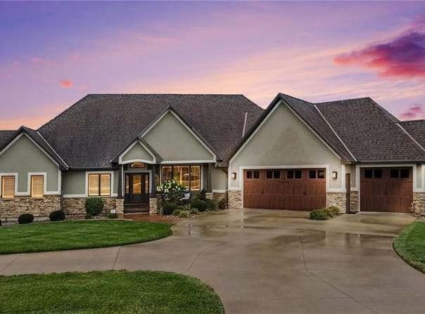 3 Mission Hills Drive, St Joseph, MO 64507