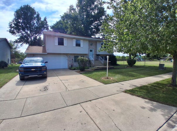 809 Capitol Drive, Hobart, IN 46342