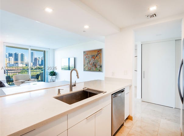 2475 Brickell Ave, Miami, FL 33129