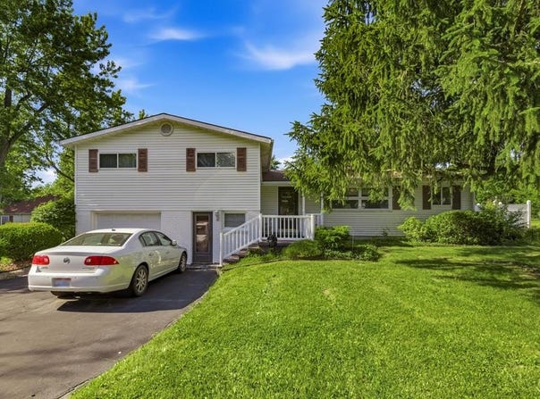 93 Maynard Ave, Crestline, OH 44827