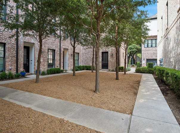 14957 Oak Street, Addison, TX 75001