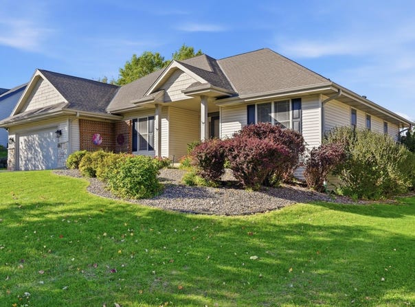 876 W Washington Ave, Hartford, WI 53027