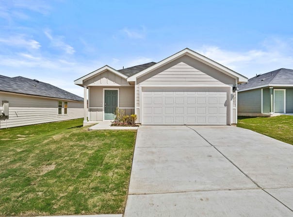 405 Wild Goose Dr, Luling, TX 78648