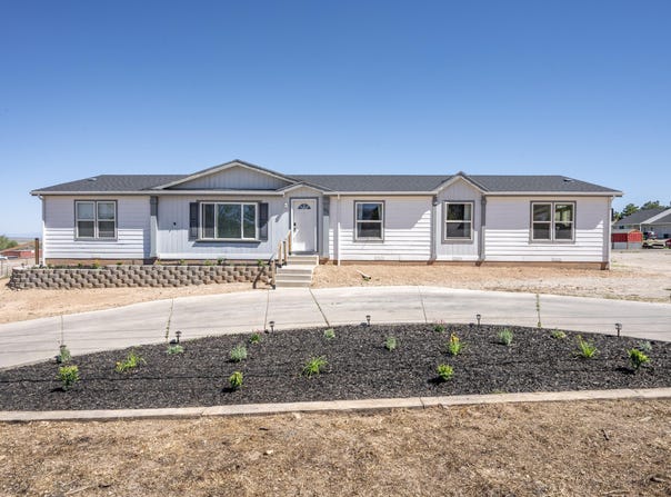 1637 E Midvalley Rd, Enoch, UT 84721