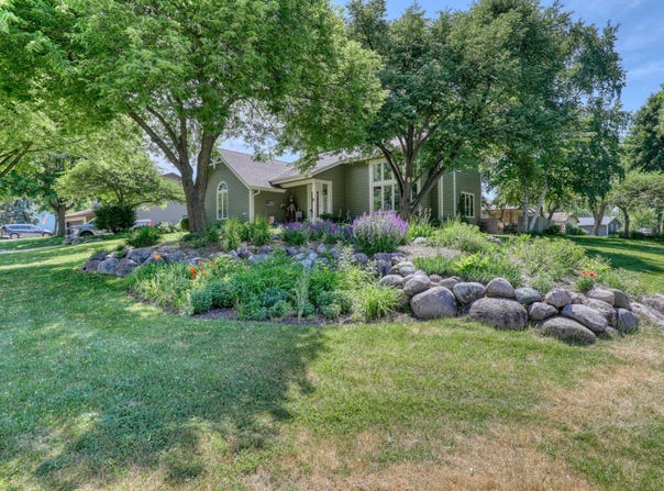 10929 W Hope Ave, Wauwatosa, WI 53222