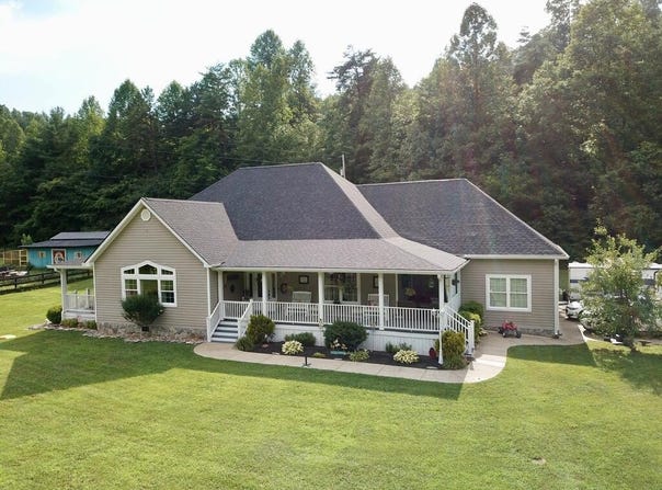 3189 Ky Rt 3387, Stambaugh, KY 41257