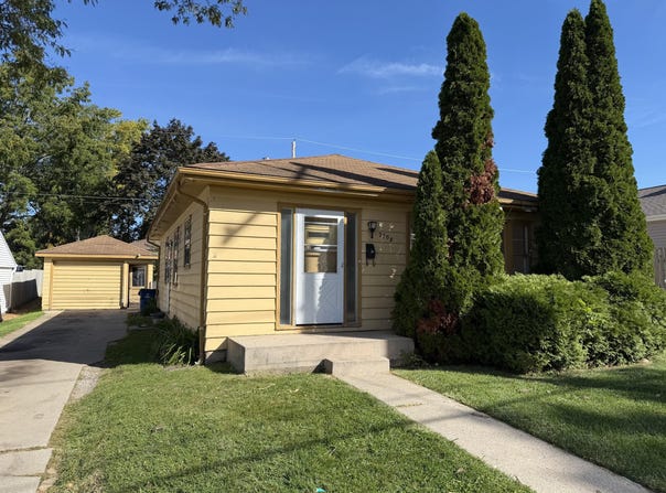2708 W High St, Racine, WI 53404
