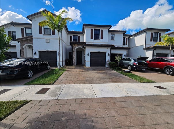 10918 W 33rd Way, Hialeah, FL 33018