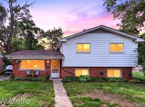 348 E Evelyn Avenue, Hazel Park, MI 48030