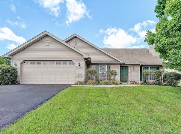 5002 Orchard Park Dr, Roanoke, VA 24019