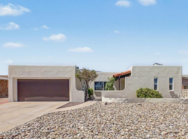 8546 E Pine Valley Drive, Tucson, AZ 85710