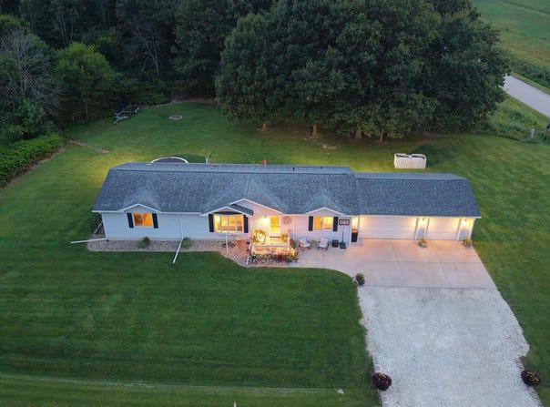 221 RIDGEWOOD Court, Dahinda, IL 61428