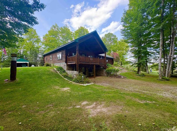 2351 19th Lane, Escanaba, MI 49829
