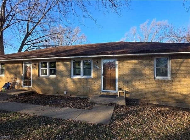 300-302 Hazel Street, Buckner, MO 64016