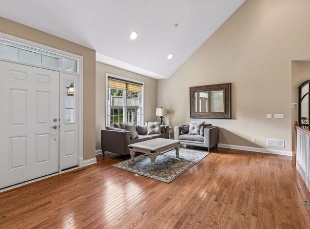 1452 Steeplechase Lane, Eagan, MN 55122