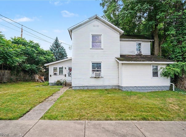 17 W Wilson Avenue, Girard, OH 44420