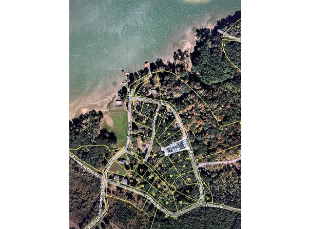 SNOW RD, BIG SANDY, TN 38221