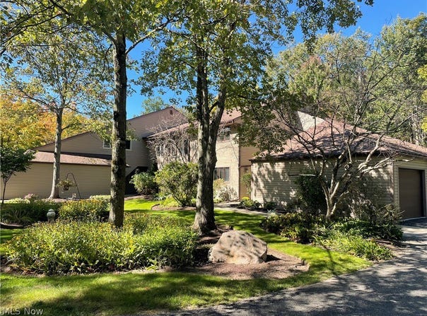 16575 Wren Road, Chagrin Falls, OH 44023