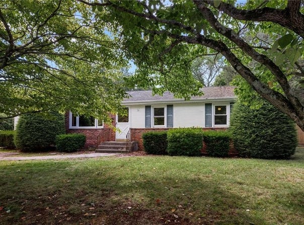 108 Longfellow Drive, Warwick, RI 02818