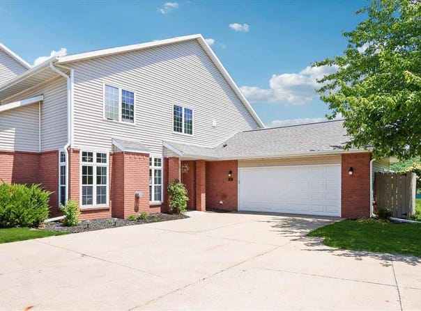 42 Pentire Cir, IowaCity, IA 52245