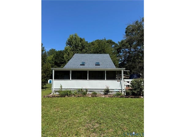 561 Shore Drive, Hartfield, VA 23071