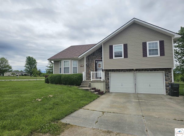 276 NW 50th Road, Centerview, MO 64019