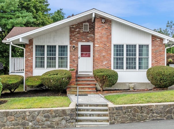 11 Mooney Rd, Salem, MA 01970