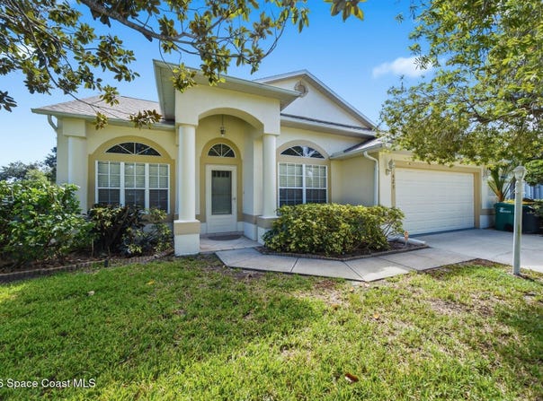 423 Vizcaya Court, Melbourne, FL 32940