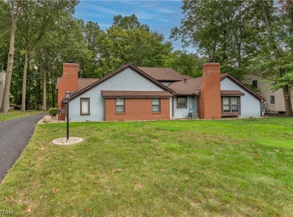 221 Talsman Drive, Canfield, OH 44406