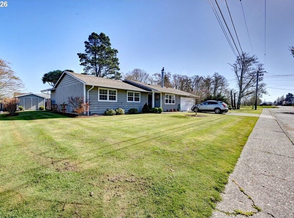 165 NW 1ST St, Warrenton, OR 97146
