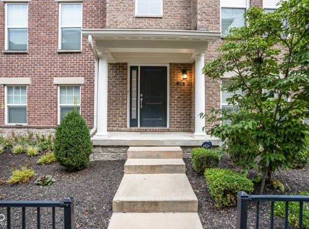 9556 Oakley Drive, Indianapolis, IN 46260