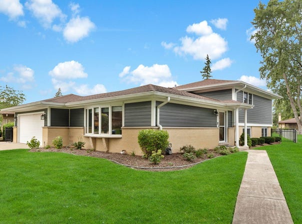 1602 N Oneida Lane, Mount Prospect, IL 60056