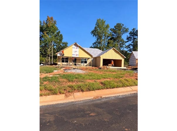 2303 Lismore Drive, Valley, AL 36854