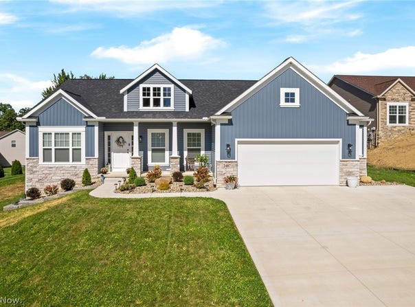 2487 Ledgestone Drive NW, Uniontown, OH 44685