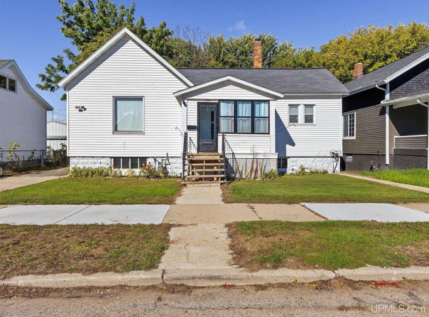 1008 15th Avenue, Menominee, MI 49858