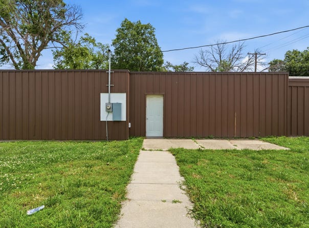 14 N 3RD, Herington, KS 67449