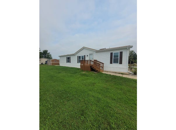 40 Huckleberry Ln, Three Oaks, MI 49128