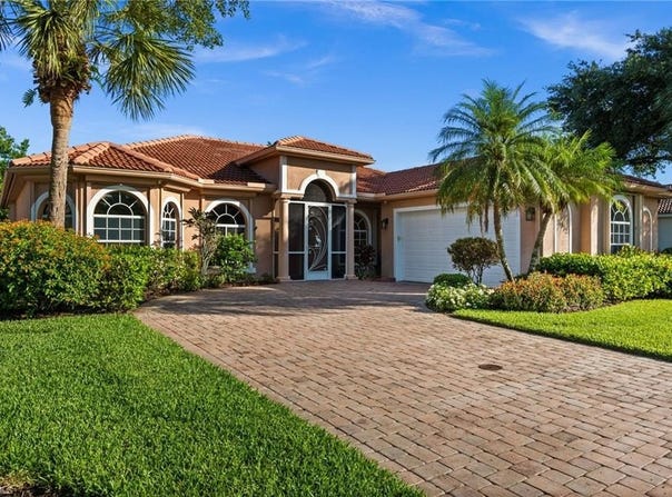 3972 Ruxton Rd, NAPLES, FL 34116