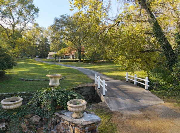 2801 S Lone Pine Avenue, Springfield, MO 65804