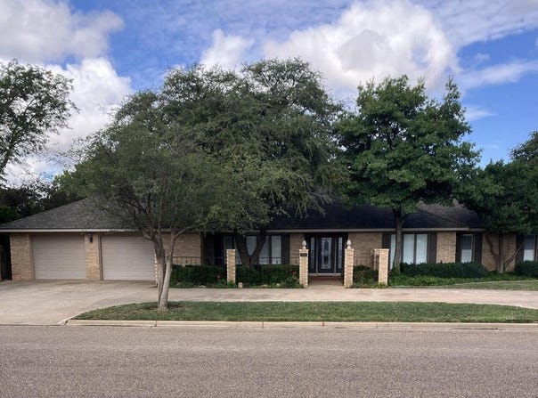 203 N Navasota Drive, Plainview, TX 79072