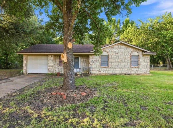 1008 Yeager Street, Honey Grove, TX 75446