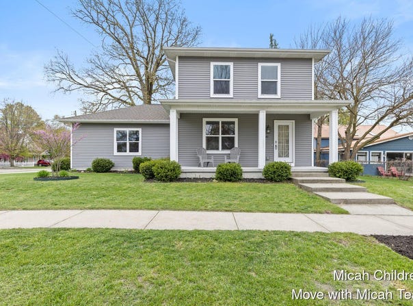 40 E Maple Street NE, Cedar Springs, MI 49319
