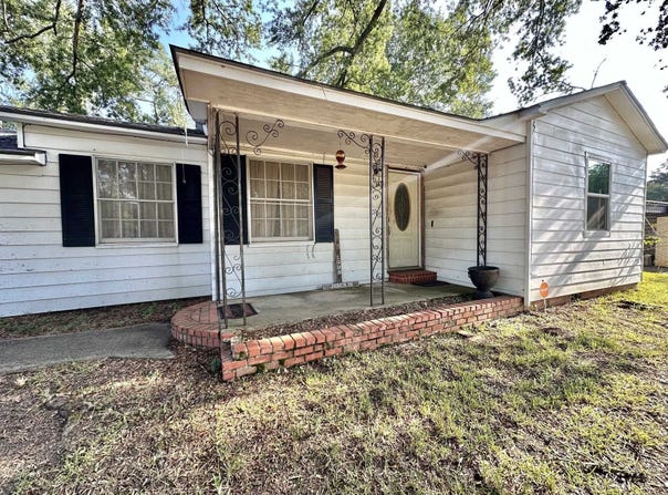 1002 Jones St, Henderson, TX 75654