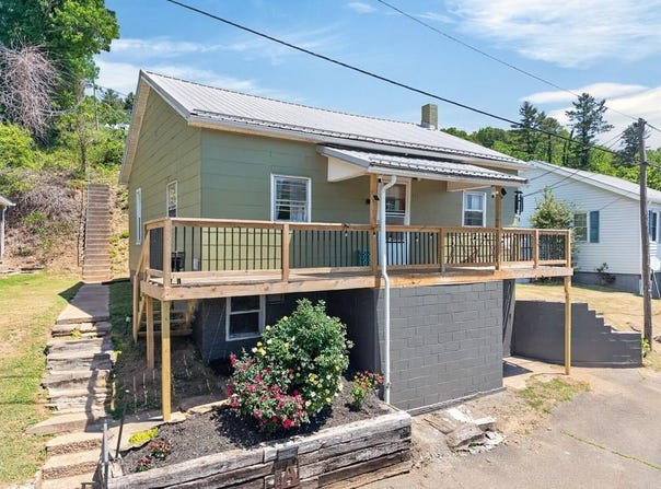 411 Grayson St, Fries, VA 24330