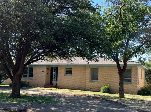 1105 E Cardwell Street, Brownfield, TX 79316