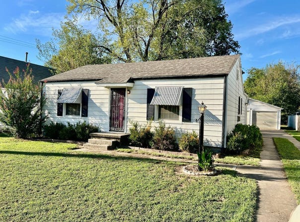 1326 W 1st St, Coffeyville, KS 67337