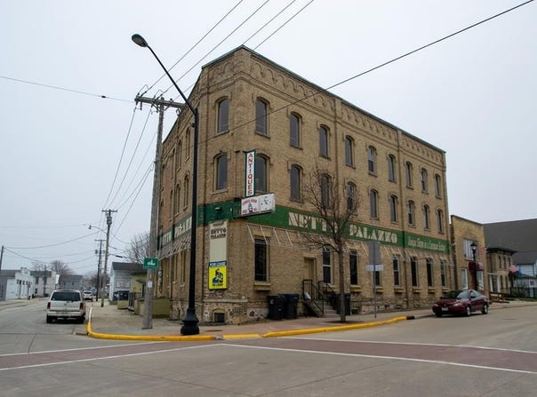 300 4th St, Algoma, WI 54201